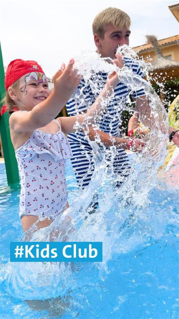 🎨🏖️Wo basteln, toben und tanzen zur Tagesordnung gehören: Im Kids Club erleben unsere kleinen Gäste große Ferien – und wir gestalten sie mit.Ob Piratentag, Mini-Disco oder Gute-Laune-Rallye: Hier zählt Herz, Geduld und jede Menge Kreativität. Was das Schönste ist? Wenn am Ende des Tages die Frage kommt, ob wir morgen wieder da sind. 🩵

👉 So läuft Unterhaltung für die Kleinen – mit Verantwortung, Fantasie und ganz viel Freude.

alltoursanis alltoursjobs KidsClubVibes MitHerzFürKinder AnimationMitVerantwortung