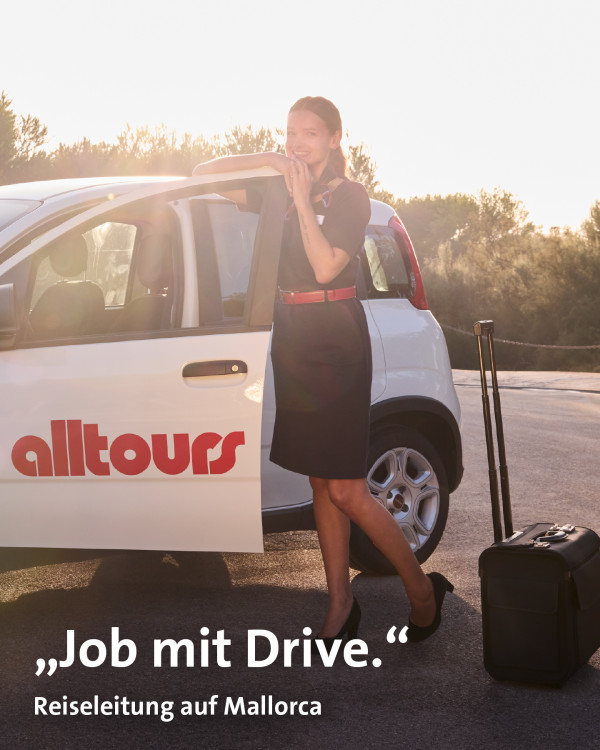 🌍 Google Maps? Brauchen wir selten. Wir kennen das Zielgebiet, seine Straßen und die besten Pausenplätze. 😎Unser Firmenwagen ist dabei mehr als ein Fortbewegungsmittel: Er bringt uns nicht nur von A nach B, sondern mitten rein ins Geschehen. Unterwegs sein heißt für uns, jeden Tag Neues zu entdecken – mit Musik, guter Laune und dem Gefühl von Freiheit auf vier Rädern. 🚗

Und ja – hier entstehen die besten Playlist-Battles, motivierendsten Sprachnachrichten und wildesten Ideen für den nächsten Ausflugstipp.

👉 Flexibel, unabhängig und immer im Flow – genau so leben wir Reiseleitung.

alltoursjobs alltoursRL Firmenwagen alltours Reiseleitung